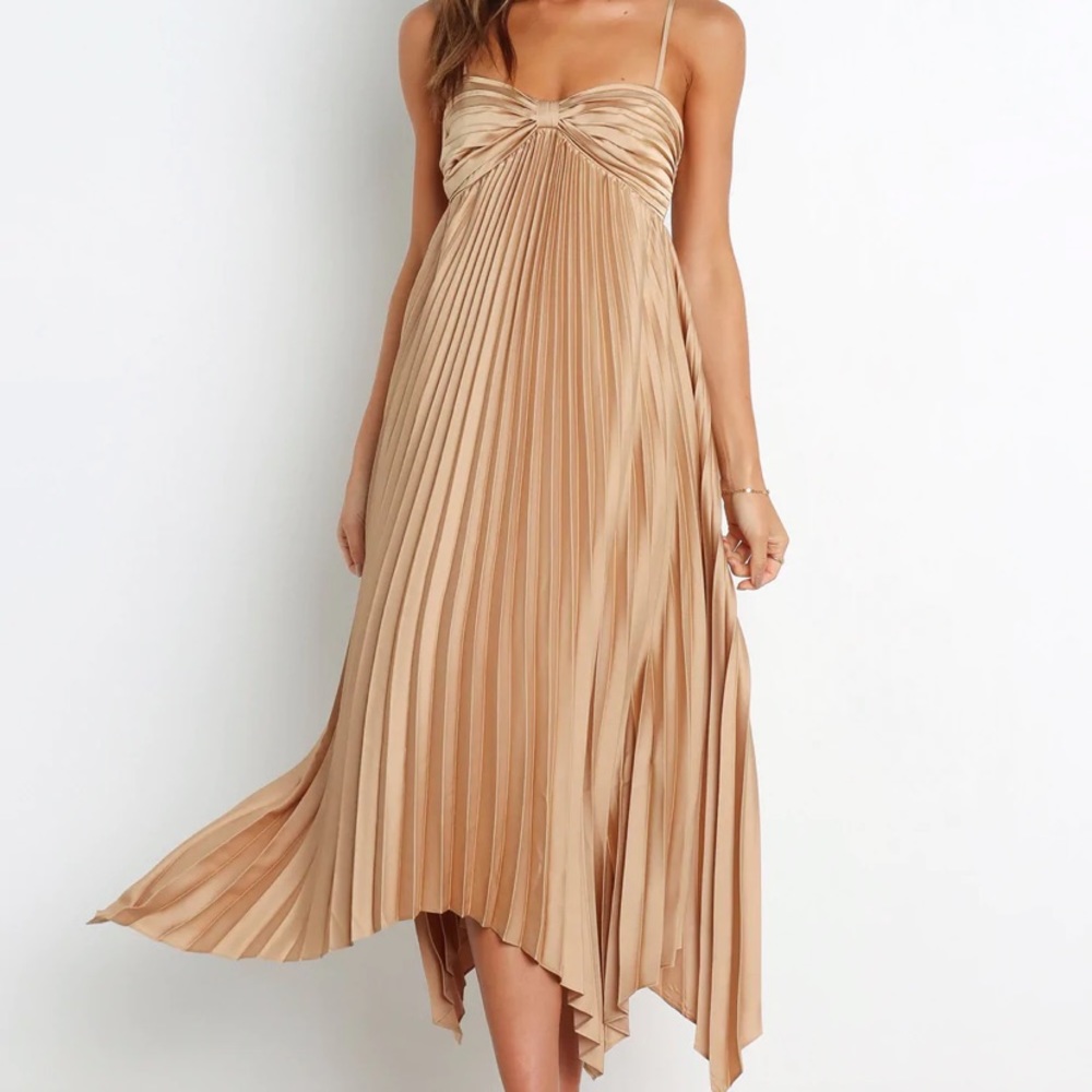 NWT Petal and Pup Vikki Dress